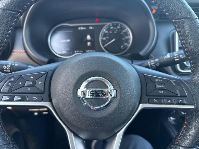 Photo of 2019 Aspen White/Super Black Nissan Kicks