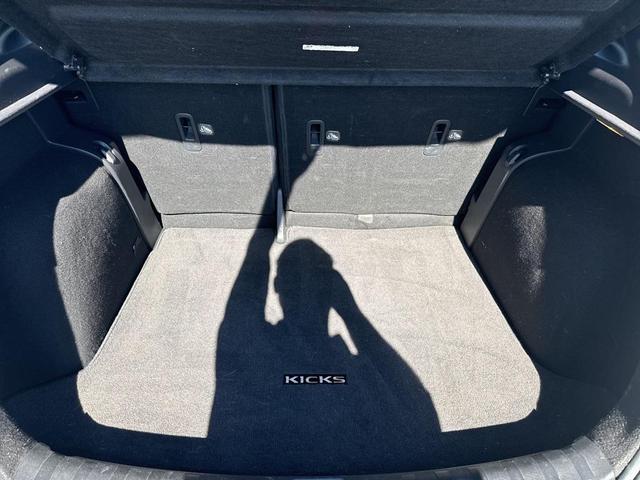 Photo of 2019 Aspen White/Super Black Nissan Kicks