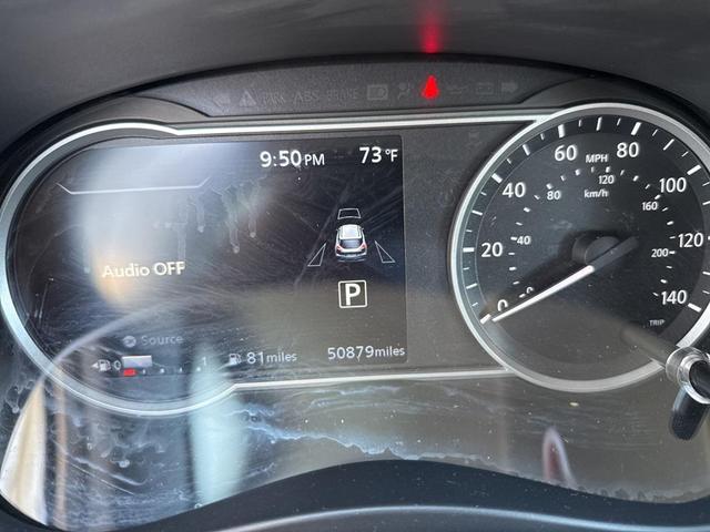 Photo of 2019 Aspen White/Super Black Nissan Kicks