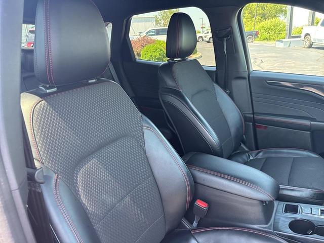 Photo of 2023 Rapid Red Metallic Tinted Clearcoat Ford Escape