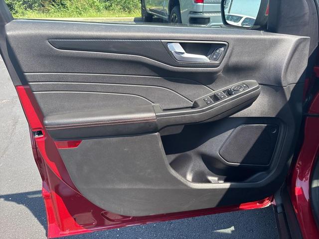 Photo of 2023 Rapid Red Metallic Tinted Clearcoat Ford Escape