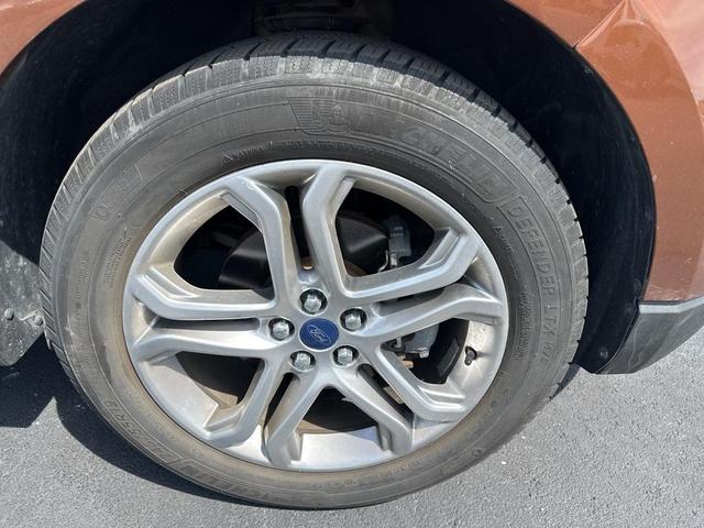 Photo of 2017 Canyon Ridge Metallic Ford Edge