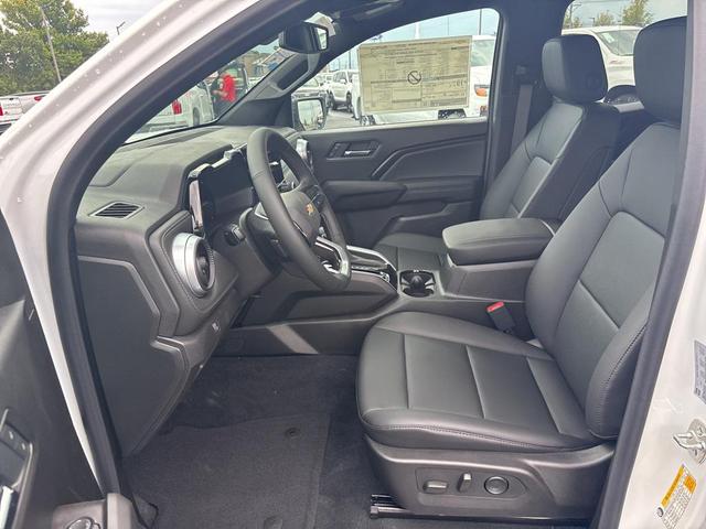 Photo of 2025 Summit White Chevrolet Colorado