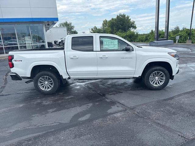 Photo of 2025 Summit White Chevrolet Colorado