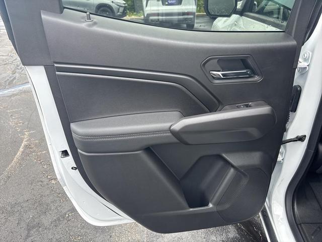 Photo of 2025 Summit White Chevrolet Colorado