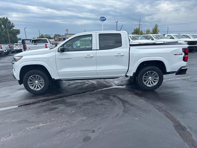 Photo of 2025 Summit White Chevrolet Colorado