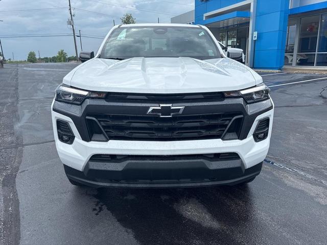 Photo of 2025 Summit White Chevrolet Colorado