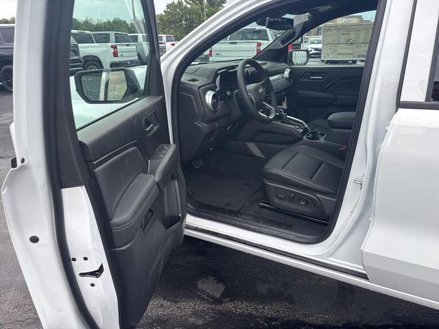 Photo of 2025 Summit White Chevrolet Colorado