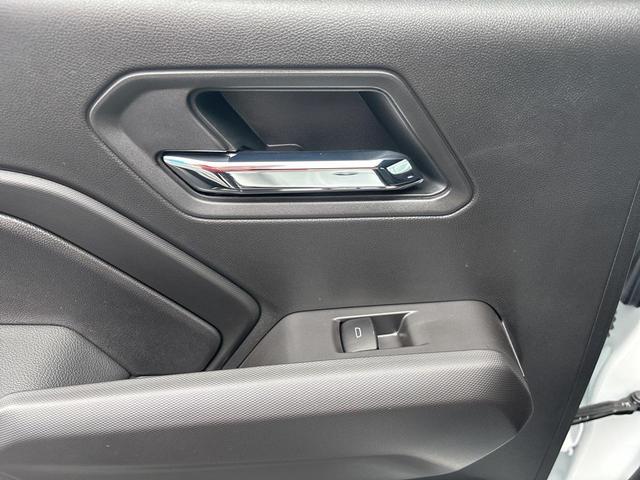 Photo of 2025 Summit White Chevrolet Colorado