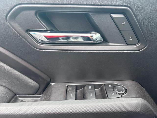 Photo of 2025 Summit White Chevrolet Colorado