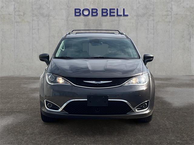 Photo of 2019 Granite Crystal Metallic Clearcoat Chrysler Pacifica