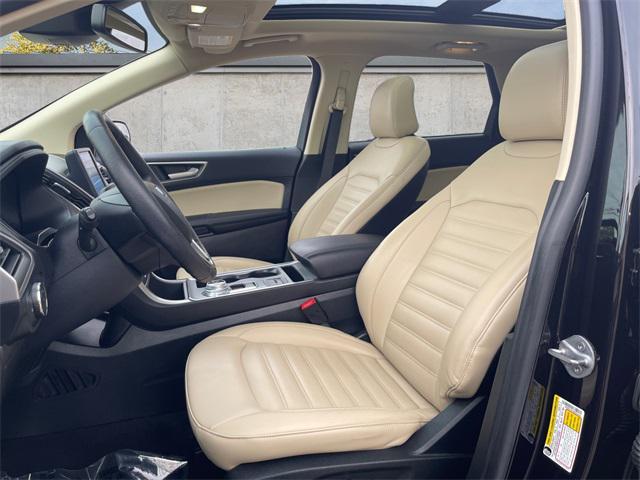 Photo of 2022 Agate Black Metallic Ford Edge
