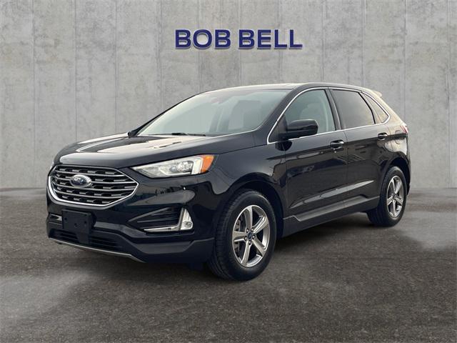 Photo of 2022 Agate Black Metallic Ford Edge