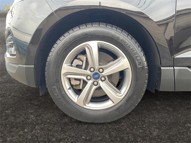 Photo of 2022 Agate Black Metallic Ford Edge