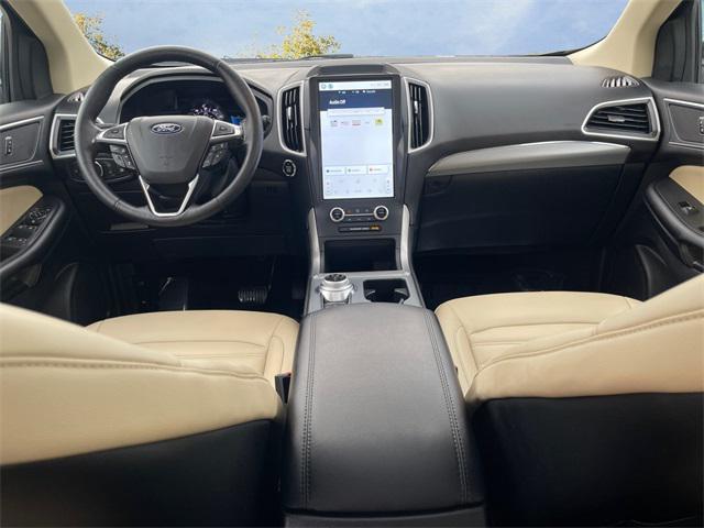 Photo of 2022 Agate Black Metallic Ford Edge