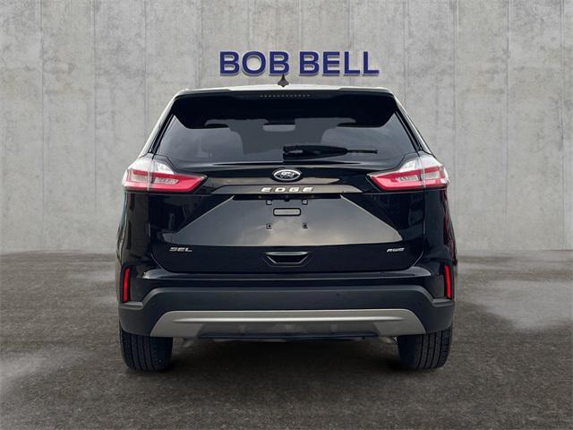 Photo of 2022 Agate Black Metallic Ford Edge