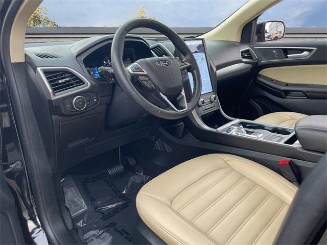 Photo of 2022 Agate Black Metallic Ford Edge