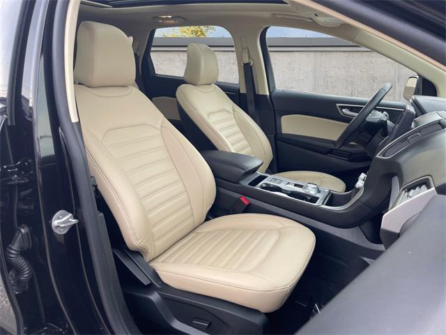Photo of 2022 Agate Black Metallic Ford Edge