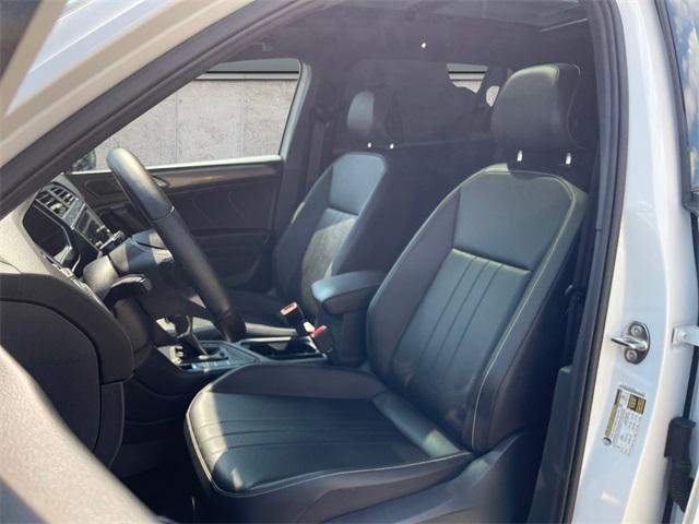 Photo of 2022 Oryx White Pearl Volkswagen Tiguan
