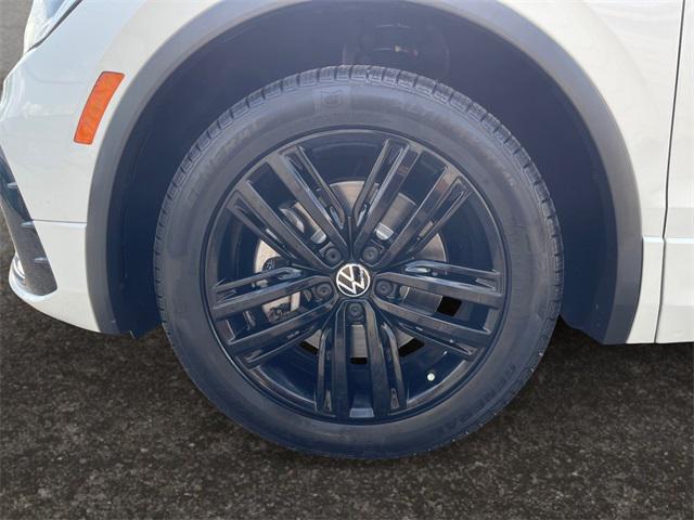 Photo of 2022 Oryx White Pearl Volkswagen Tiguan