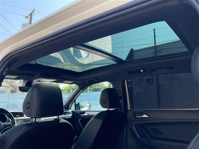 Photo of 2022 Oryx White Pearl Volkswagen Tiguan