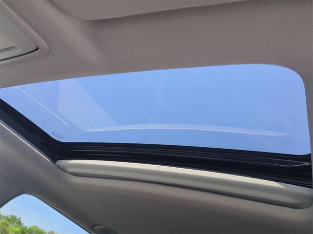 Photo of 2026 Platinum White Pearl Honda CR-V