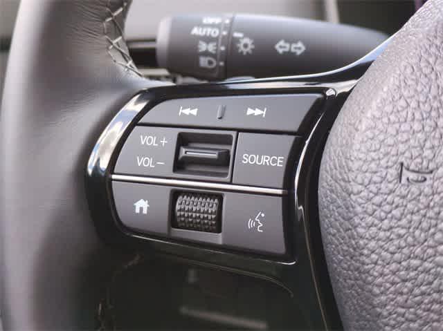 Photo of 2025 Platinum White Pearl Honda Civic