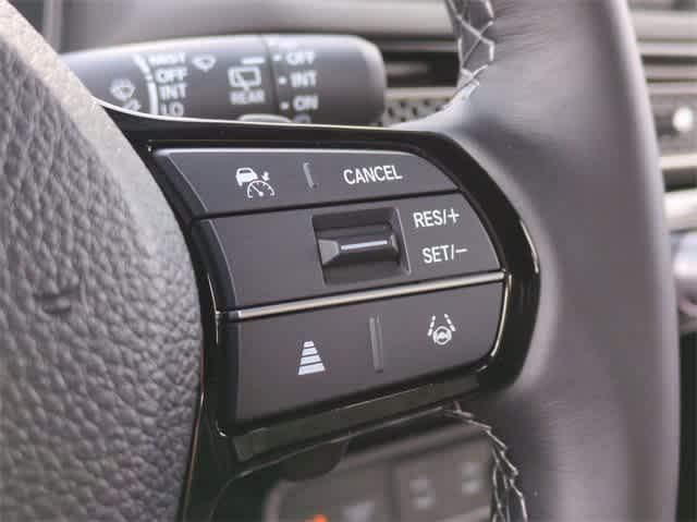 Photo of 2025 Platinum White Pearl Honda Civic