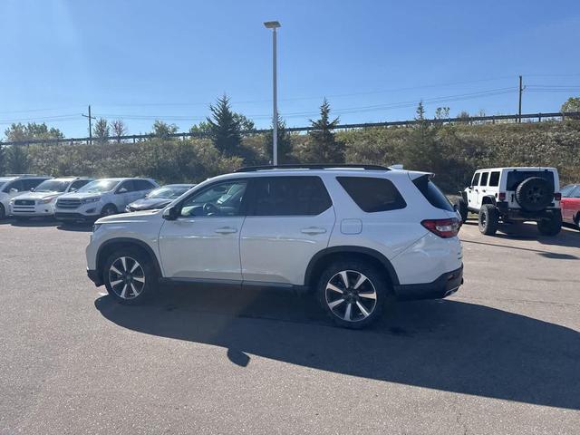 Photo of 2023 Platinum White Pearl Honda Pilot