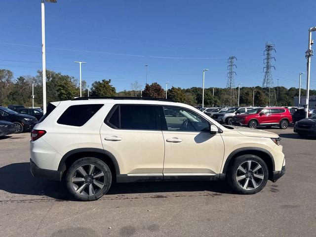 Photo of 2023 Platinum White Pearl Honda Pilot