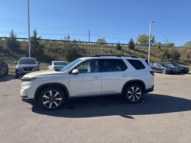 Photo of 2023 Platinum White Pearl Honda Pilot