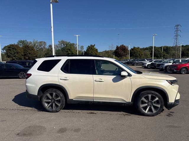 Photo of 2023 Platinum White Pearl Honda Pilot