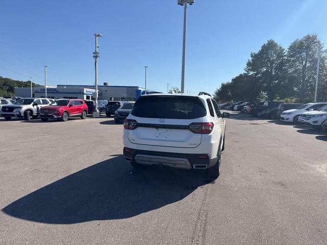 Photo of 2023 Platinum White Pearl Honda Pilot