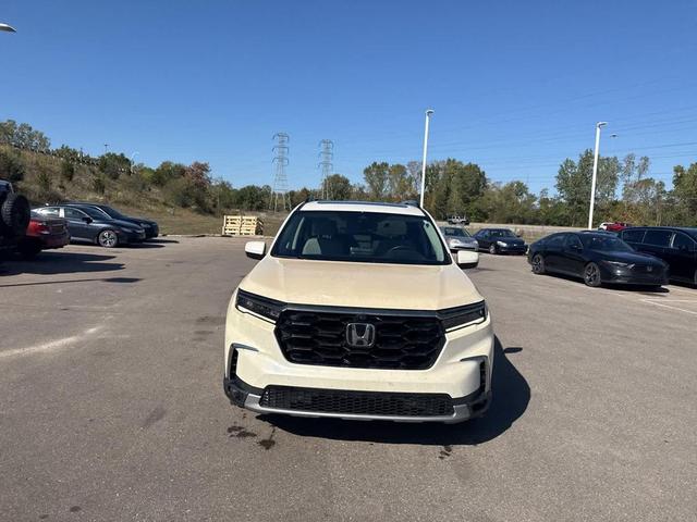 Photo of 2023 Platinum White Pearl Honda Pilot