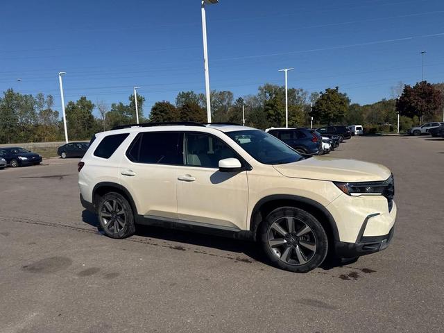 Photo of 2023 Platinum White Pearl Honda Pilot