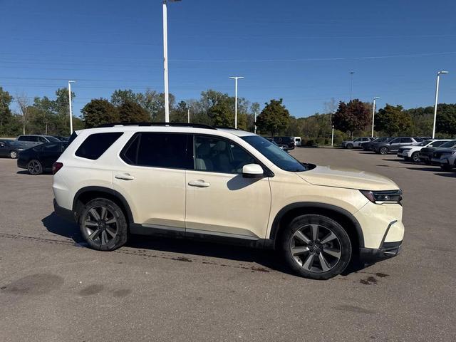 Photo of 2023 Platinum White Pearl Honda Pilot