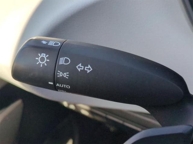 Photo of 2021 Wind Chill Pearl Toyota Corolla Hatchback