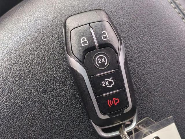 Photo of 2016 Ingot Silver Metallic Ford Edge
