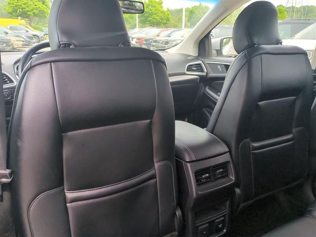 Photo of 2016 Ingot Silver Metallic Ford Edge