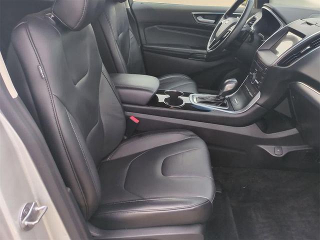 Photo of 2016 Ingot Silver Metallic Ford Edge