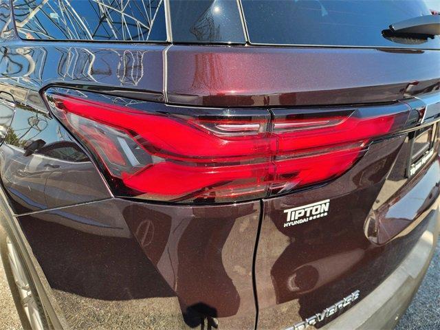 Photo of 2022 Black Cherry Metallic Chevrolet Traverse