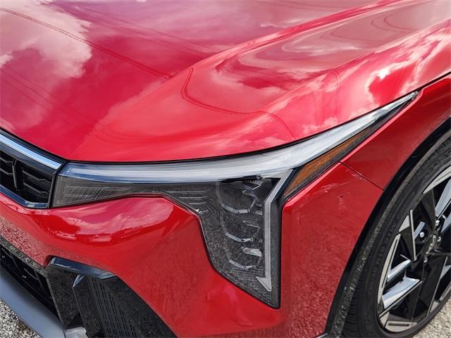 Photo of 2025 Currant Red Kia K4