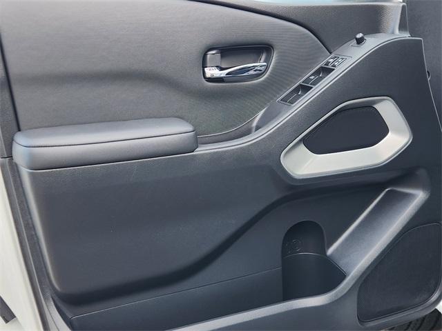 Photo of 2024 Glacier White Nissan Frontier