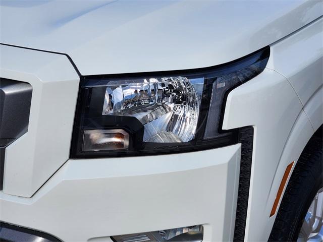 Photo of 2024 Glacier White Nissan Frontier