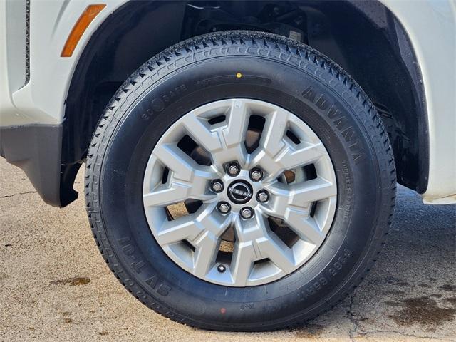 Photo of 2024 Glacier White Nissan Frontier