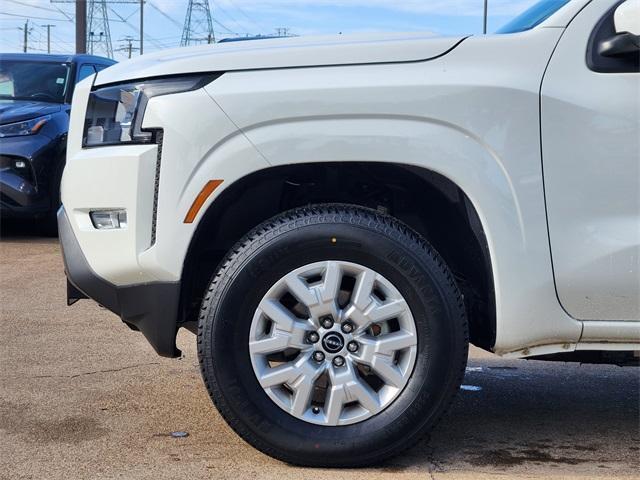 Photo of 2024 Glacier White Nissan Frontier