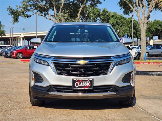 Photo of 2022 Silver Ice Metallic Chevrolet Equinox