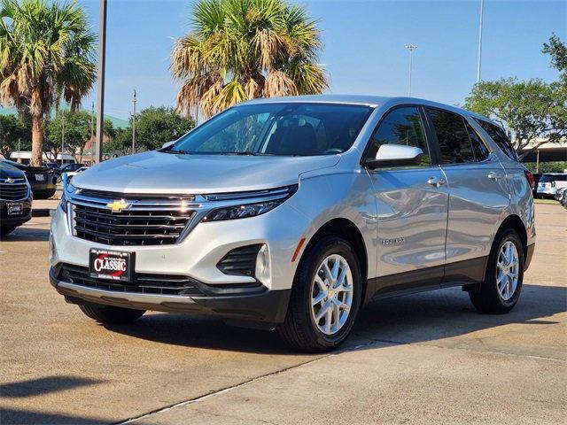 Photo of 2022 Silver Ice Metallic Chevrolet Equinox