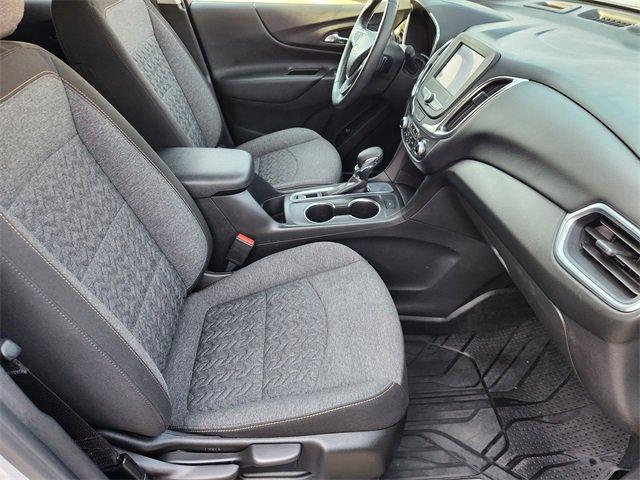 Photo of 2022 Silver Ice Metallic Chevrolet Equinox