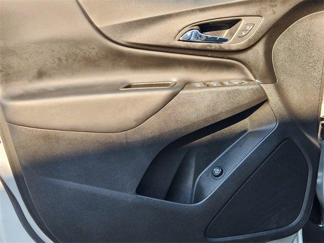 Photo of 2022 Silver Ice Metallic Chevrolet Equinox